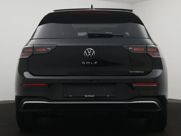 VOLKSWAGEN Golf VIII eHybrid (PHEV) (2026) — foto 17 van 22