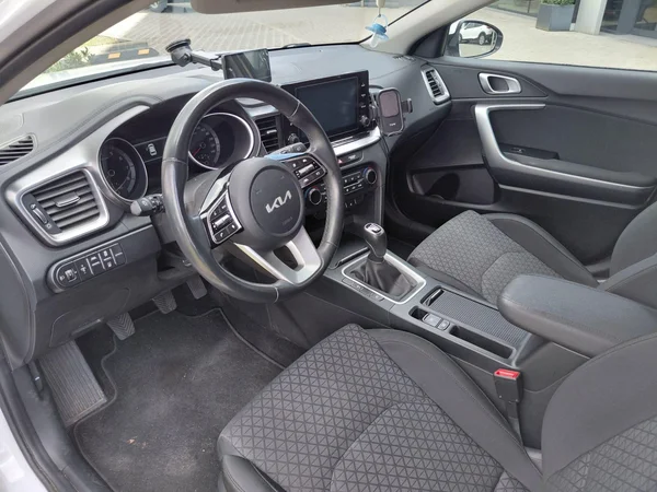 Kia cee'd (2022) — foto 3 van 19