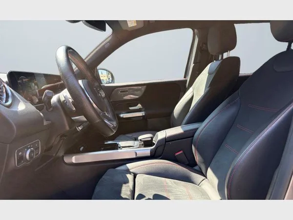 Mercedes-Benz GLB 180 (2021) — foto 3 van 29
