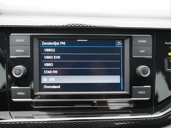 VOLKSWAGEN Polo (2023) — foto 13 van 24