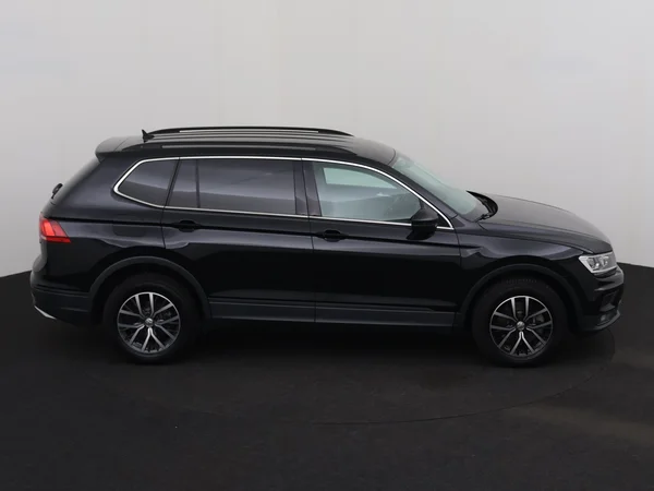 VOLKSWAGEN Tiguan (2019) — foto 24 van 28