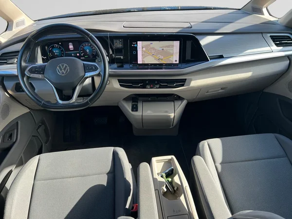 VOLKSWAGEN Multivan T7 eHybrid (PHEV) (2023) — foto 15 van 18