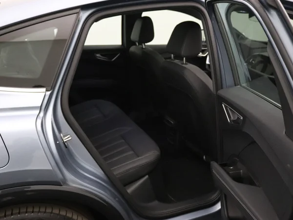AUDI Q4 Sportback e-tron (2022) — foto 7 van 25