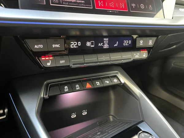AUDI A3 Allstreet (2025) — foto 2 van 13
