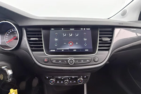 Opel Crossland (2023) — foto 3 van 25