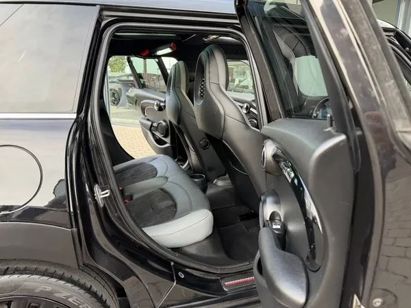 Mini Cooper (2021) — foto 13 van 25