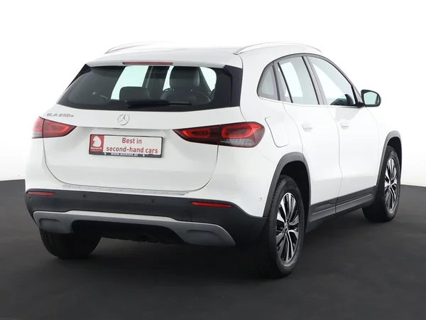 MERCEDES GLA 250 (2022) — foto 23 van 31