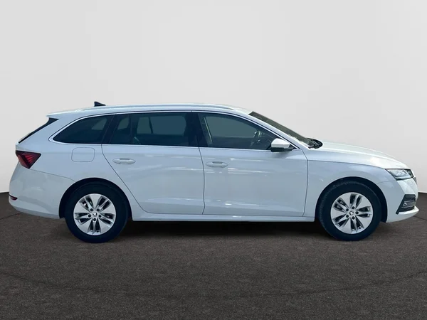 SKODA Octavia Combi Dsl (2023) — foto 9 van 18