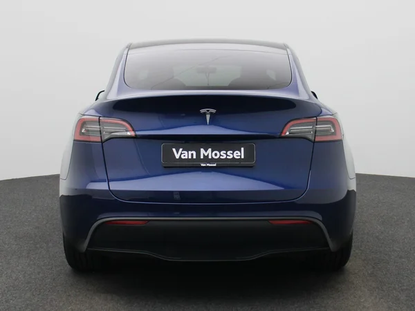 Tesla Model Y (2023) — foto 39 van 43