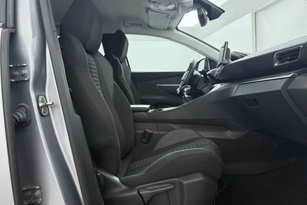 Peugeot 3008 (2021) — foto 15 van 17