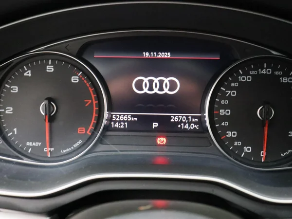 Audi A4 (2022) — foto 7 van 9