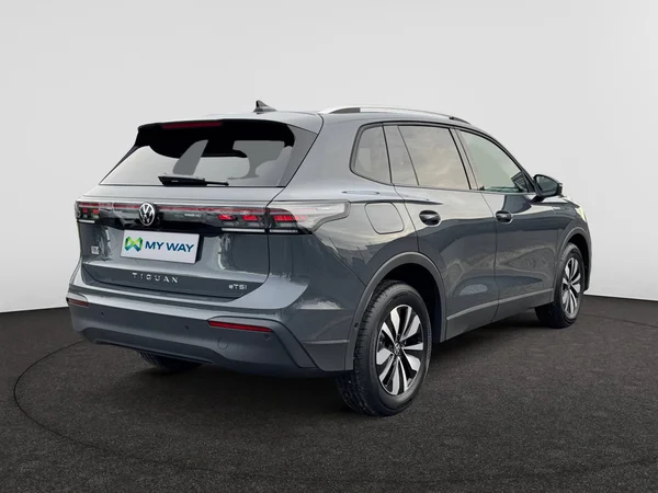 VOLKSWAGEN Tiguan (2025) — foto 9 van 16