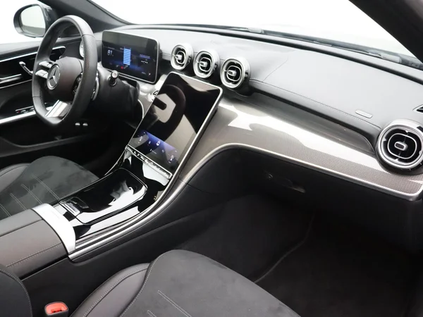 Mercedes-Benz C-Klasse (2025) — foto 16 van 26
