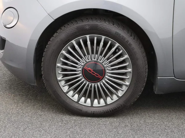 Fiat 500e (2024) — foto 20 van 22