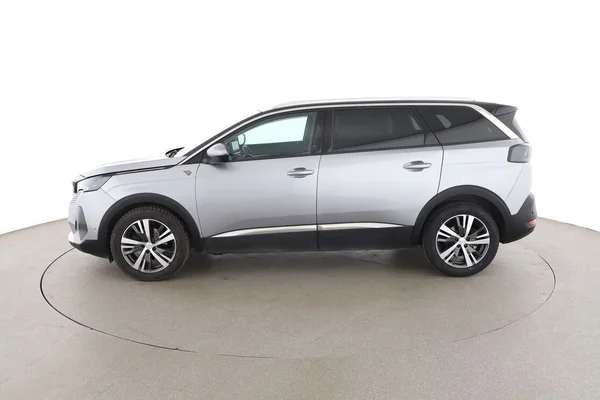 Peugeot 5008 (2021) — foto 9 van 16