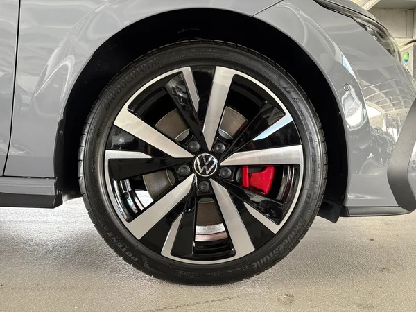 VOLKSWAGEN Golf VIII GTE (2025) — foto 20 van 24