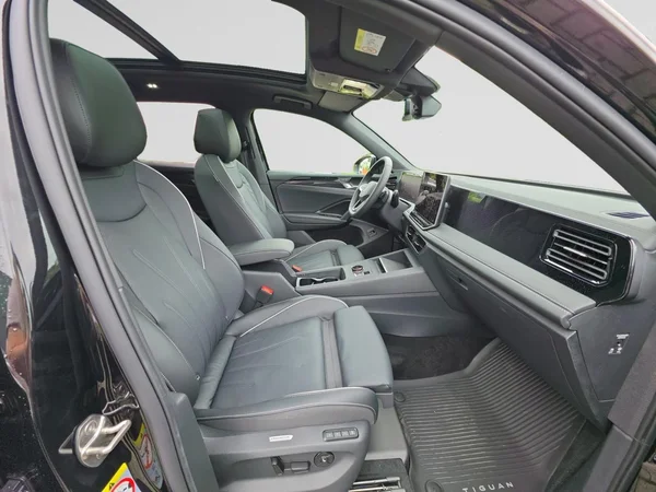 VOLKSWAGEN Tiguan (2026) — foto 8 van 24