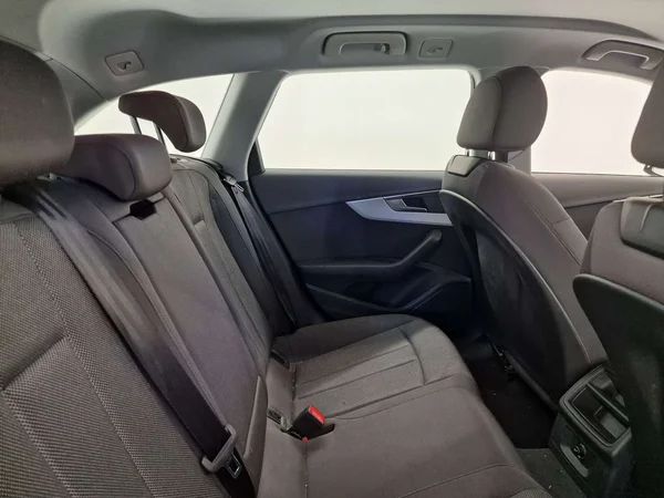 Audi A4 (2023) — foto 14 van 16