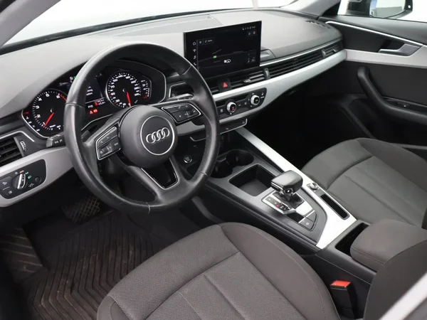 Audi A4 (2022) — foto 10 van 26