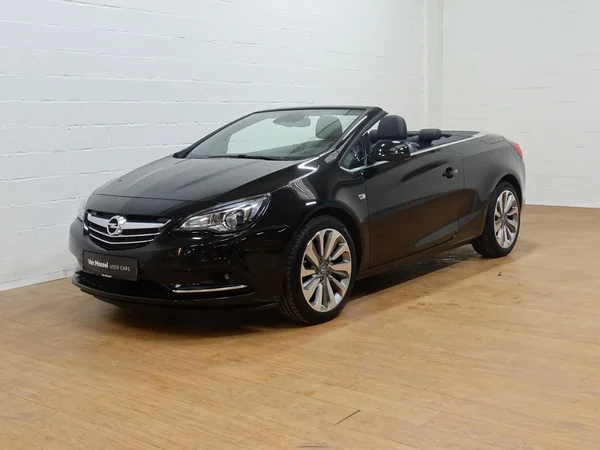 Opel Cascada (2018) — foto 23 van 27