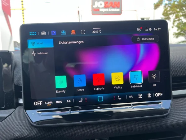 VOLKSWAGEN T-Roc (2025) — foto 9 van 24