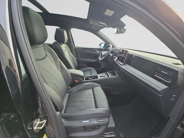 VOLKSWAGEN Tiguan (2026) — foto 20 van 24