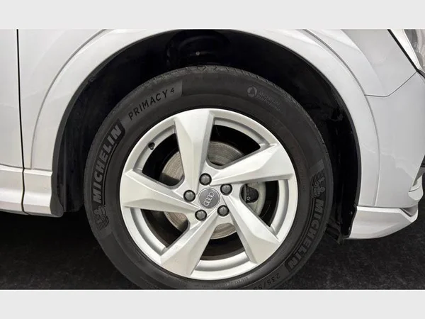 Audi Q3 (2019) — foto 2 van 35