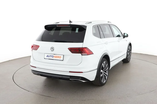 Volkswagen Tiguan Allspace (2020) — foto 12 van 16