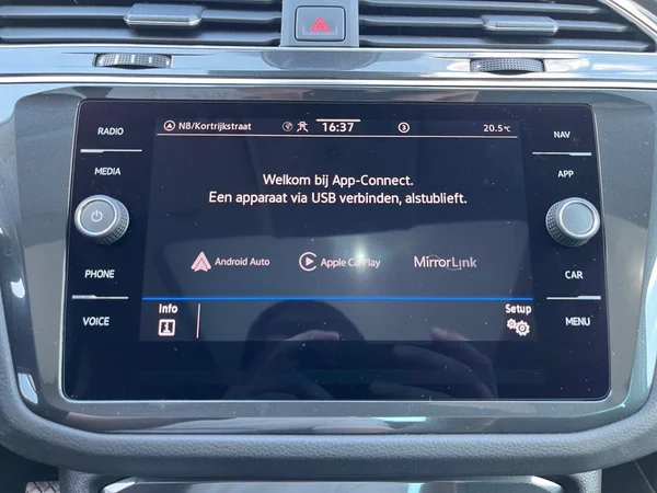 VOLKSWAGEN Tiguan (2022) — foto 4 van 22