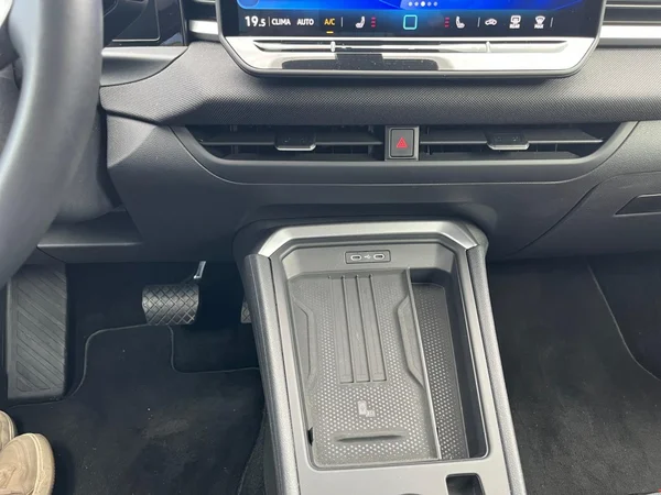 VOLKSWAGEN T-Roc (2025) — foto 5 van 21