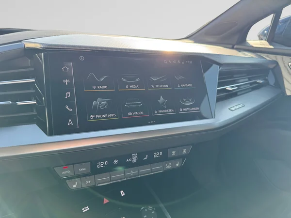 AUDI Q4 Sportback e-tron (2025) — foto 17 van 21