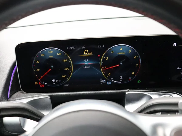 Mercedes-Benz GLB (2021) — foto 8 van 33
