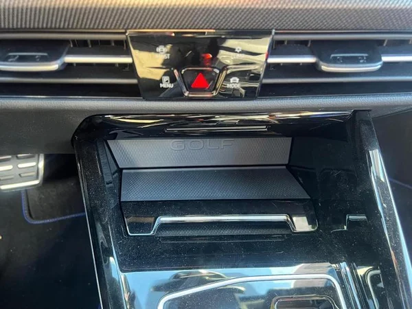 VOLKSWAGEN Golf VIII R (2025) — foto 18 van 33
