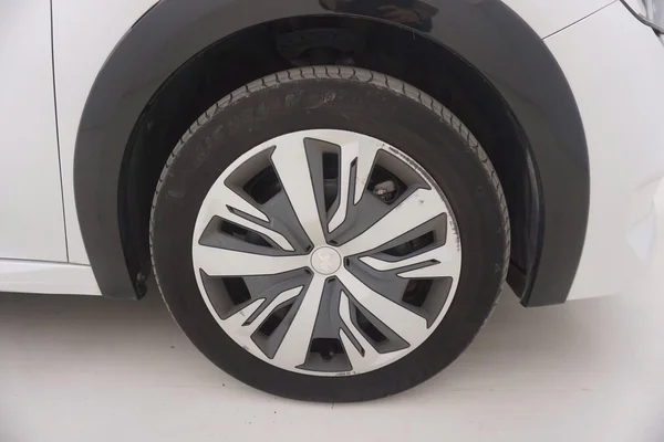 Peugeot E-208 (2022) — foto 7 van 30