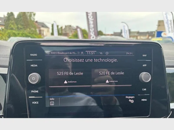 Volkswagen T-Roc (2023) — foto 2 van 25