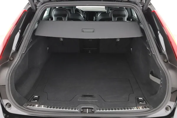 Volvo V90 (2017) — foto 8 van 16