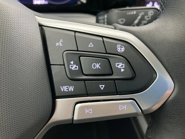 VOLKSWAGEN Golf VIII SW (2024) — foto 17 van 36