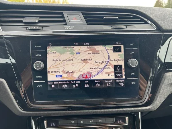 VOLKSWAGEN Touran (2020) — foto 9 van 33