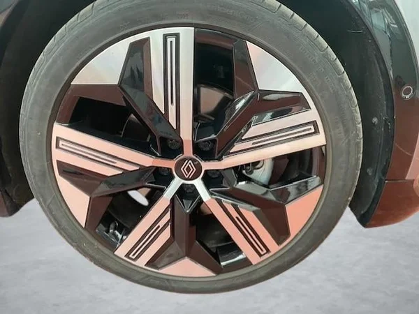 Renault Megane E-Tech (2022) — foto 9 van 14