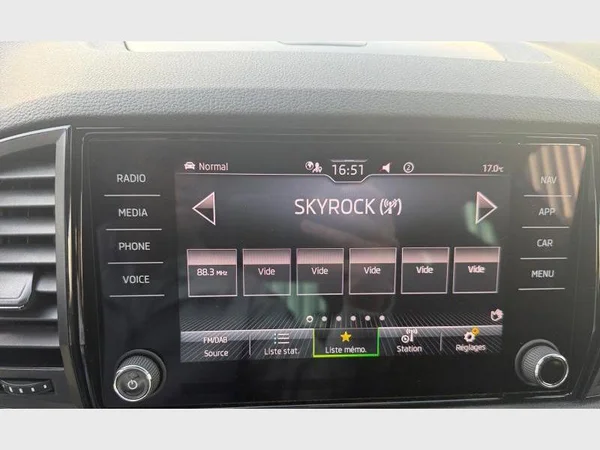 Skoda Karoq (2023) — foto 5 van 27