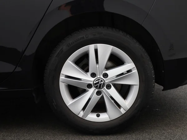 Volkswagen Golf (2021) — foto 5 van 37