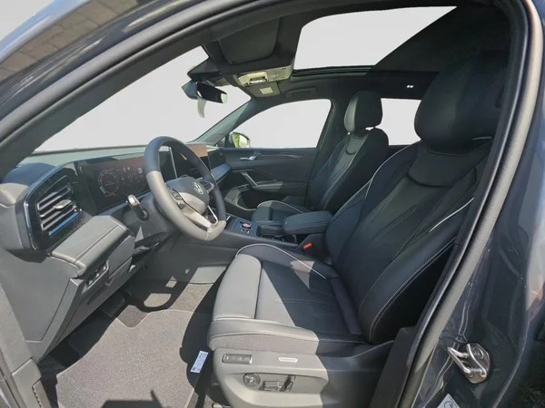 VOLKSWAGEN Tiguan (2026) — foto 24 van 24