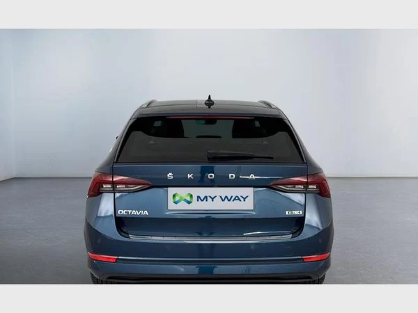 Skoda Octavia Combi (2023) — foto 13 van 15