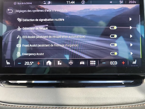 SKODA Enyaq Coupé (2025) — foto 14 van 37