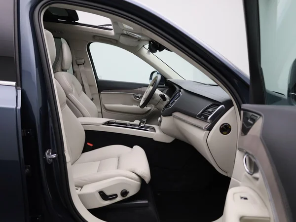 Volvo XC90 (2022) — foto 31 van 49