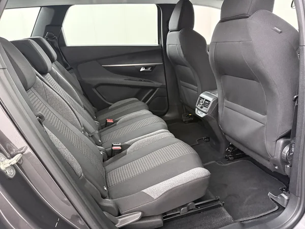 PEUGEOT 5008 (2023) — foto 7 van 26