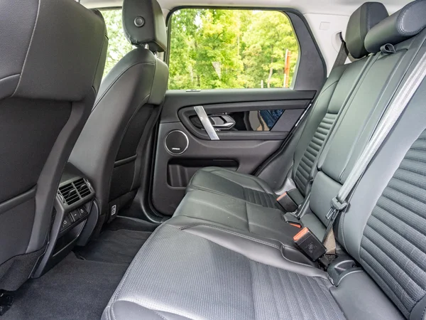 Land Rover Discovery Sport (2022) — foto 10 van 29