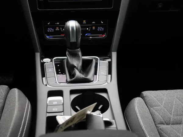 Volkswagen Passat (2024) — foto 2 van 42