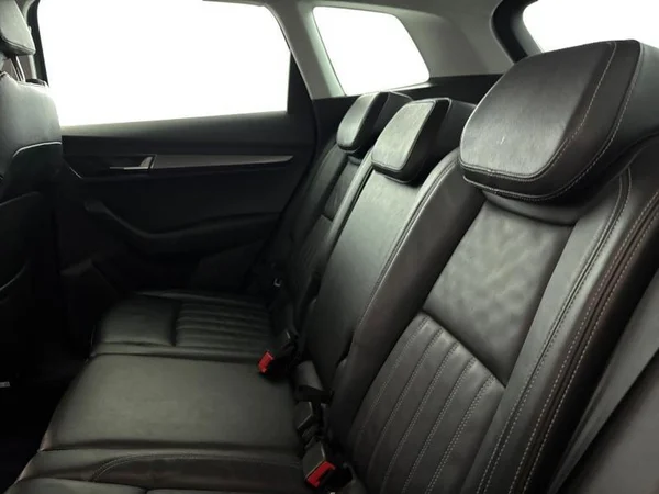 SKODA Karoq (2018) — foto 4 van 17