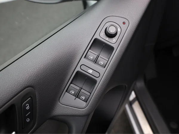 VOLKSWAGEN Tiguan (2016) — foto 5 van 19
